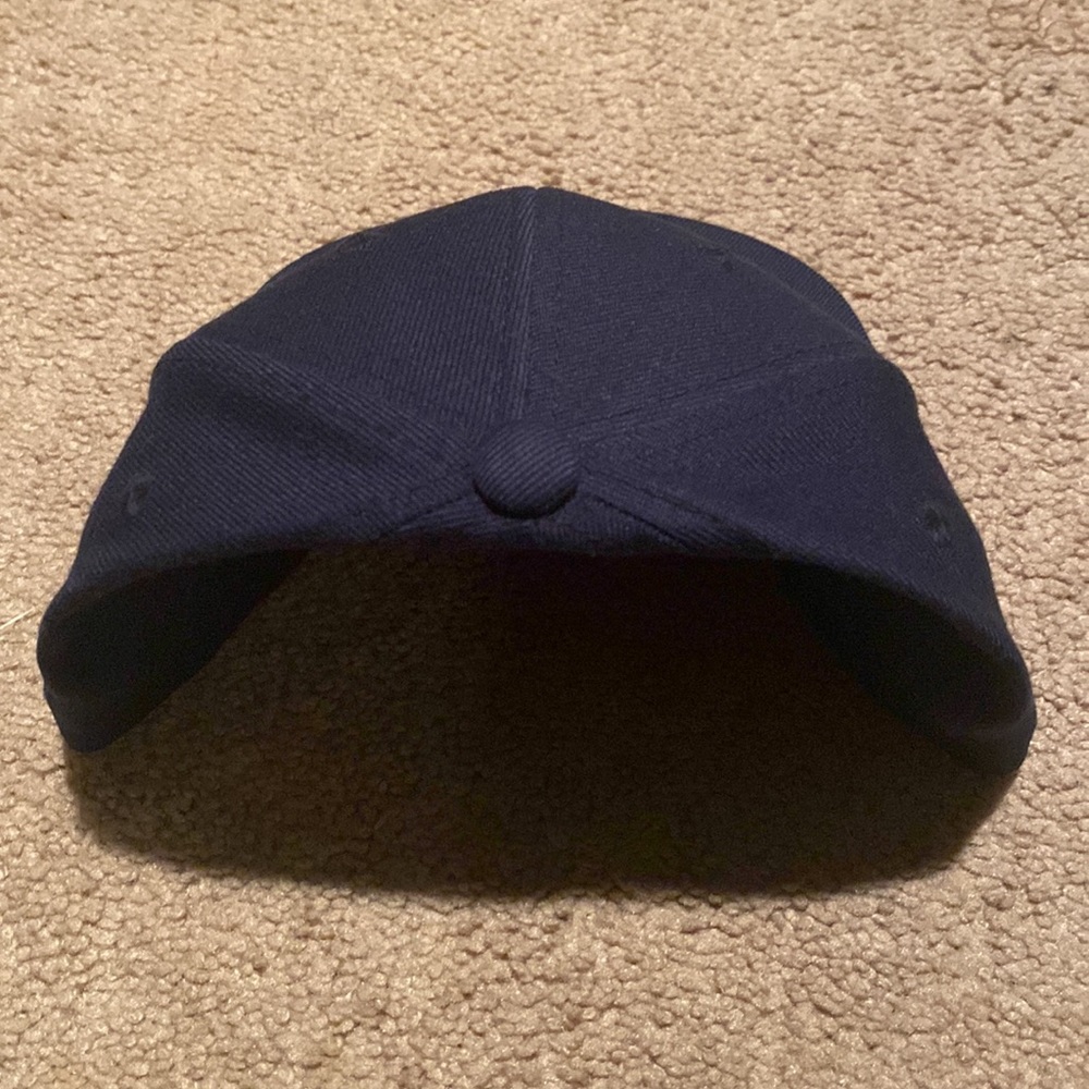 Snap back hat - Picture 3 of 4